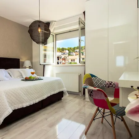 Spacious In With Parking * Trogir