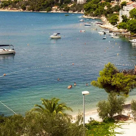 Appartement Spacious In With Parking Trogir