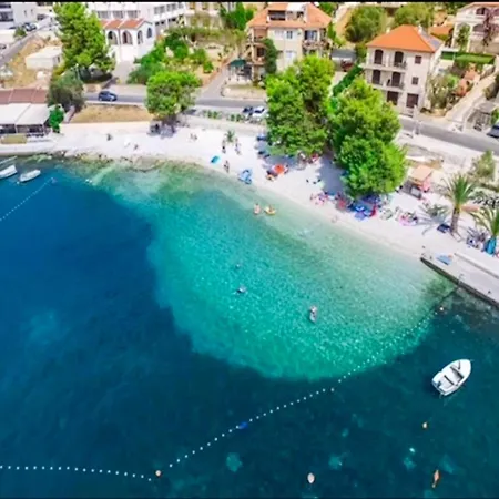 Spacious In With Parking *