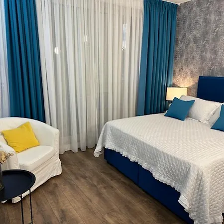 Spacious In With Parking Apartment