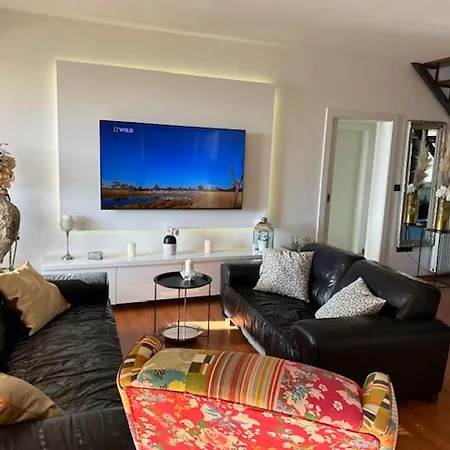 Spacious In With Parking Apartment *