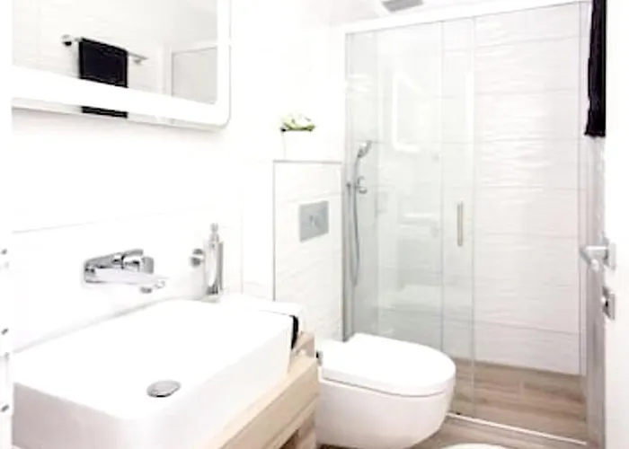 Spacious In With Parking Apartman *