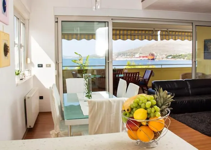 Spacious In With Parking * Trogir