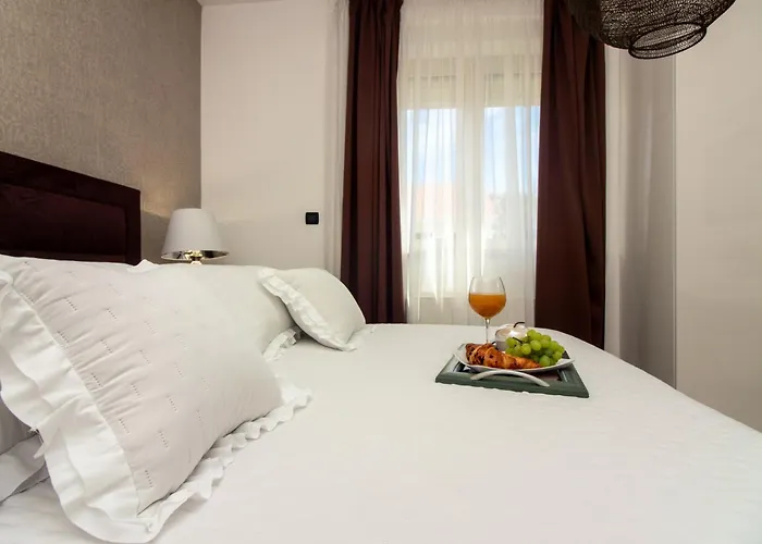 Spacious In With Parking