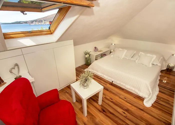 Spacious In With Parking Trogir