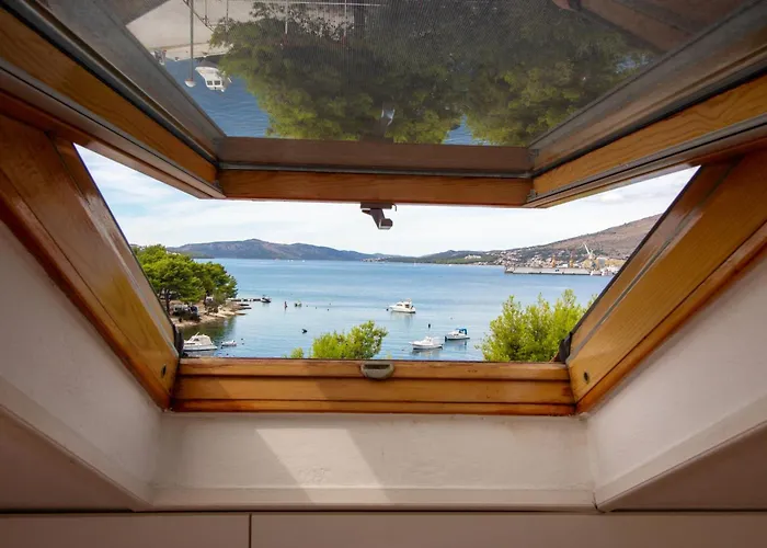 Apartman Spacious In With Parking Trogir