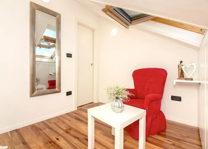 Apartman Spacious In With Parking Trogir