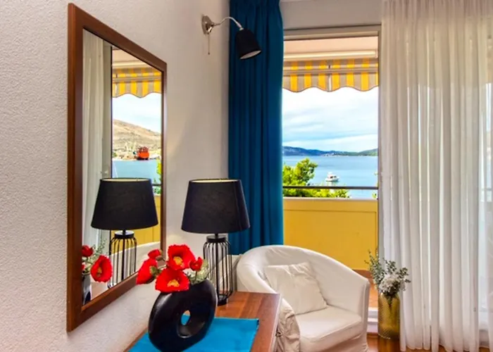 Spacious In With Parking * Trogir