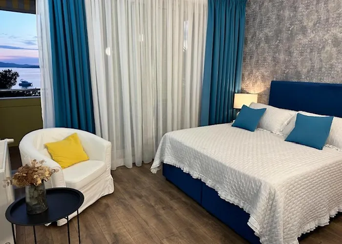 Spacious In With Parking Apartman