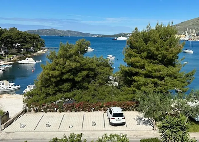 公寓 Spacious In With Parking 特罗吉尔