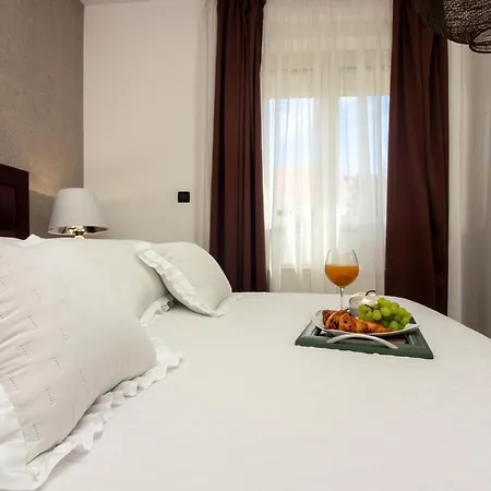 Spacious In With Parking