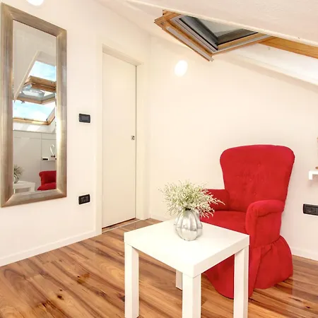 Appartamento Spacious In With Parking Traù