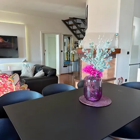 Spacious In With Parking Апартаменты *
