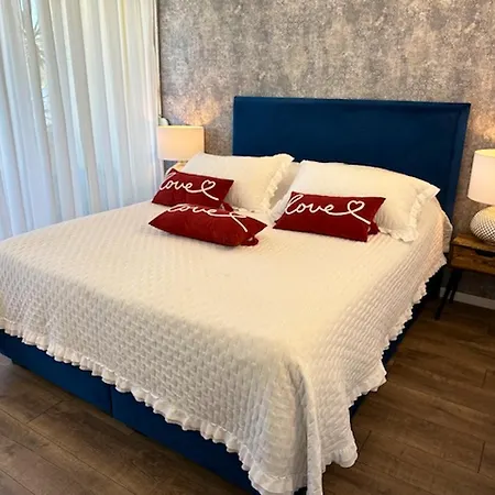 Spacious In With Parking شقة تروغير