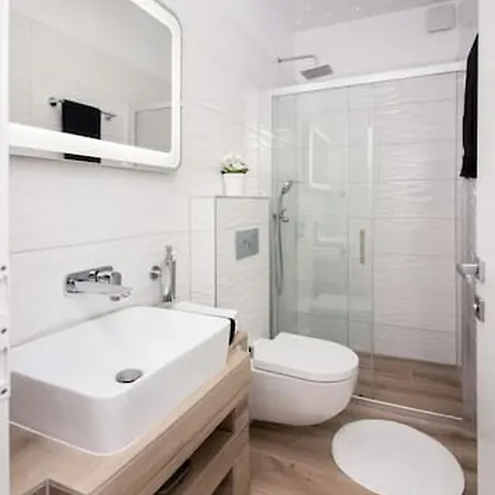 Апартаменты Spacious In With Parking Трогир