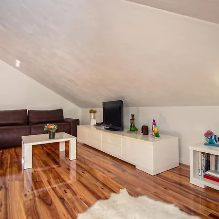 Spacious In With Parking Trogir
