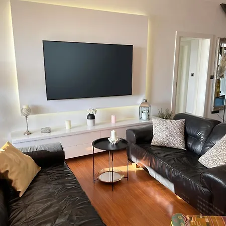 Spacious In With Parking Appartement *