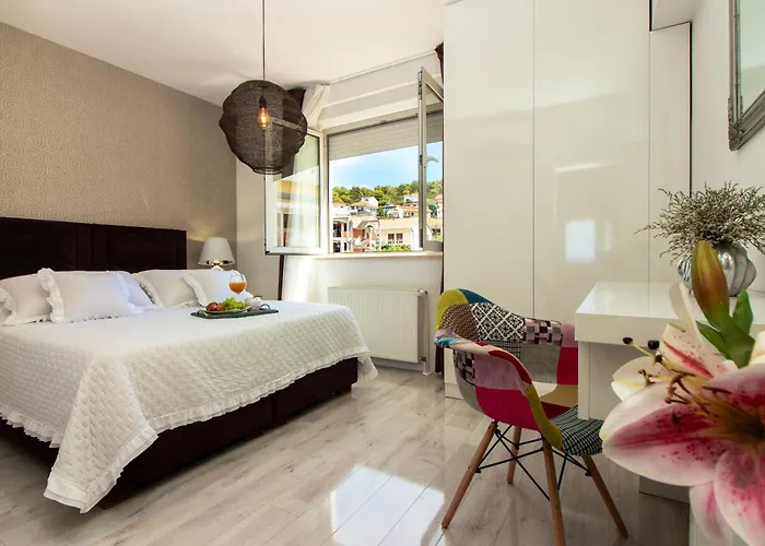 Spacious In With Parking * Trogir