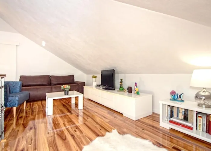 Spacious In With Parking Apartment Trogir