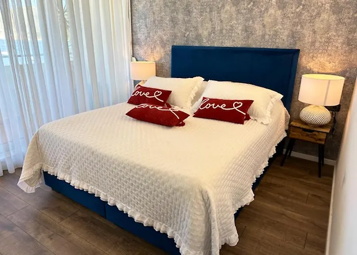 Spacious In With Parking Apartment Trogir